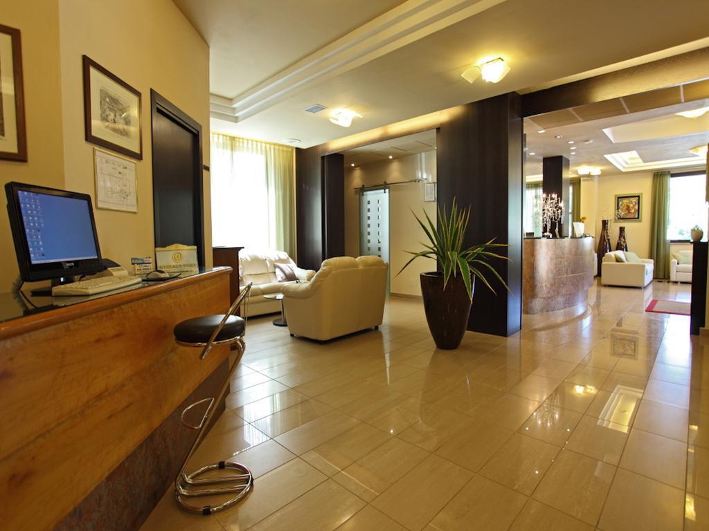 Euro Hotel Пиеве Санто Стефано Екстериор снимка