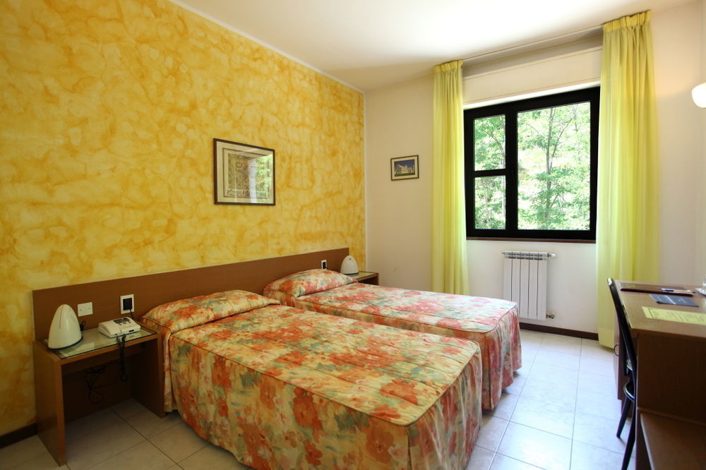 Euro Hotel Пиеве Санто Стефано Екстериор снимка