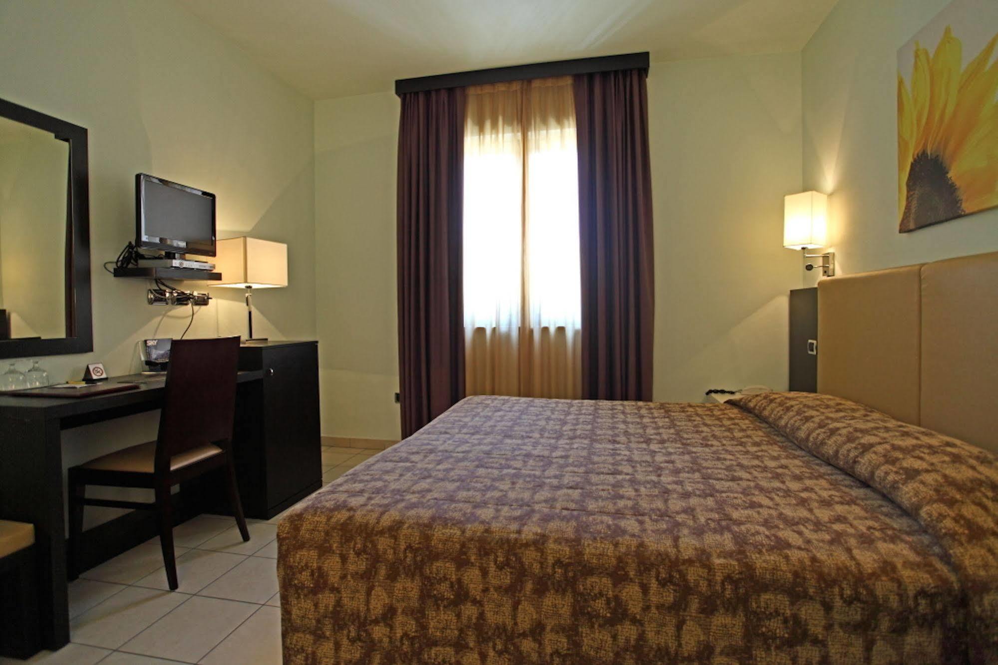 Euro Hotel Пиеве Санто Стефано Екстериор снимка